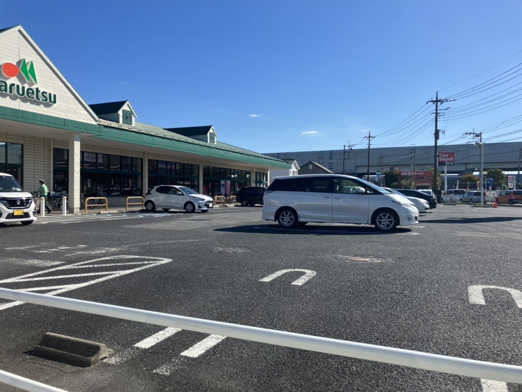 スーパー　マルエツ草加八幡店（スーパー）まで1217m