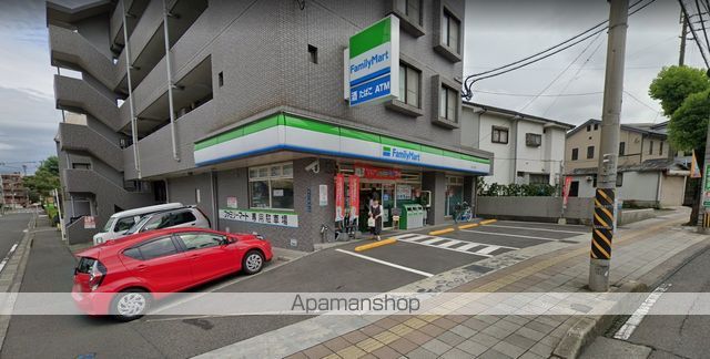 コンビニ　ファミリーマート（コンビニ）まで2052m