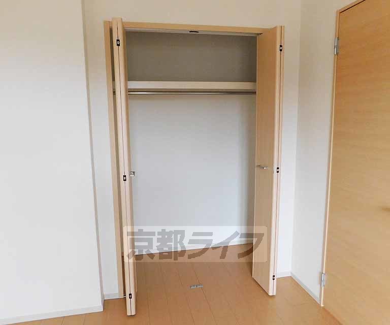 収納　丈の長い洋服もすっきりと！