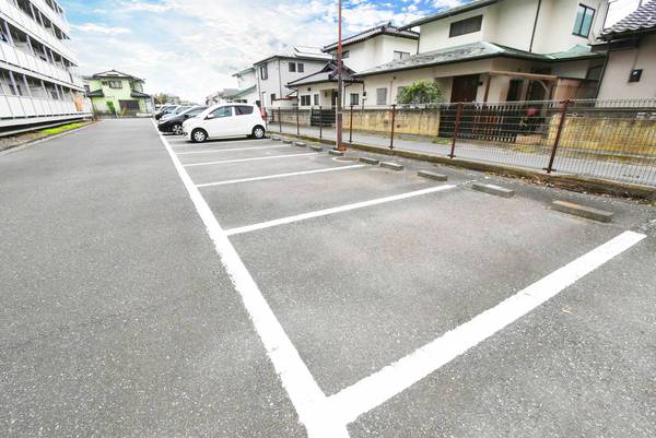 駐車場　車をお持ちの方に嬉しい駐車場付きの物件です