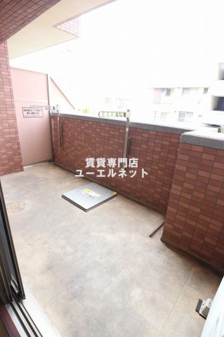 バルコニー　バルコニー付きで採光＆風通し良好！