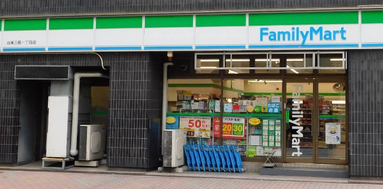 コンビニ　ファミリーマート台東三筋一丁目店（コンビニ）まで85m