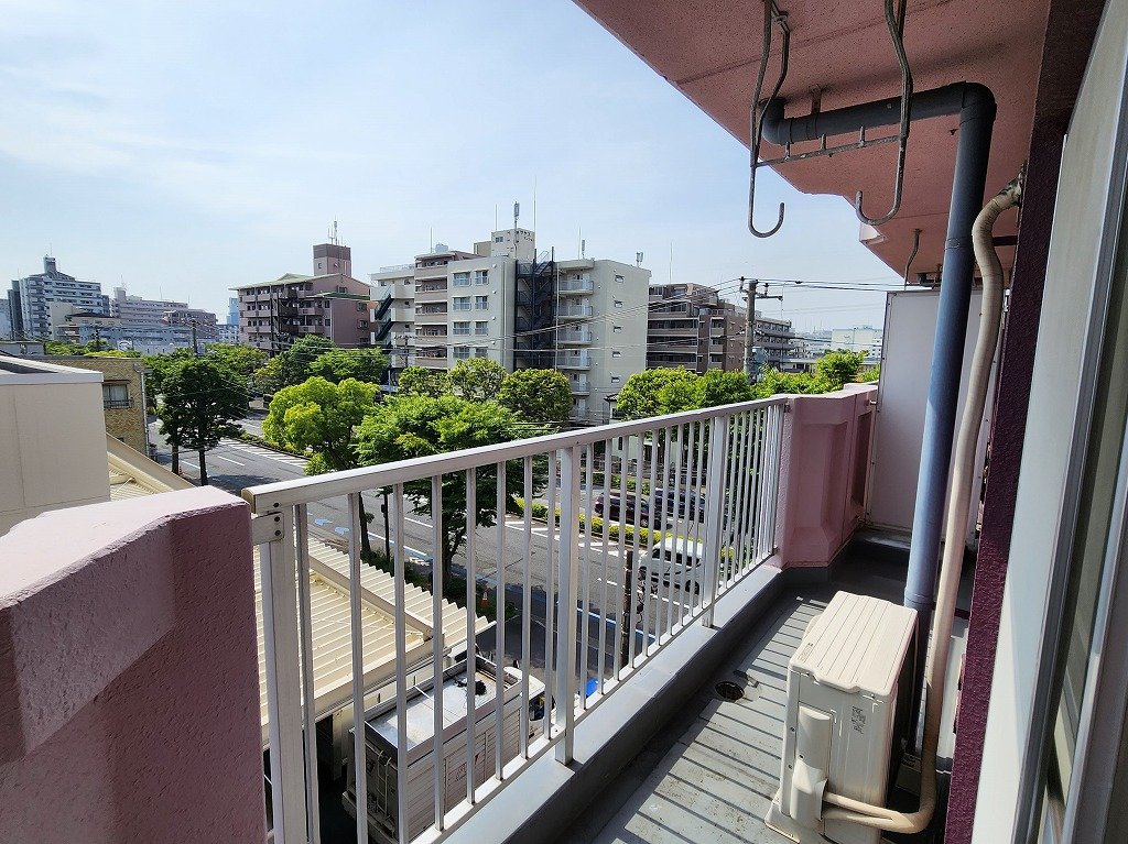 バルコニー　３Ｆ部分も日当り良好