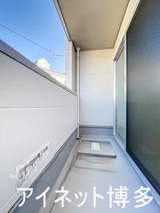 バルコニー　洗濯物を干すスペースも十分にあります