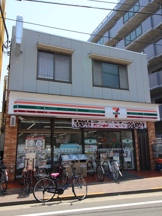 コンビニ　セブンイレブン（コンビニ）まで300m