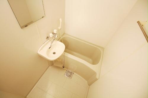 バス・シャワールーム　バス・トイレが別なのでバスタイムはゆっくり出来ますね♪
