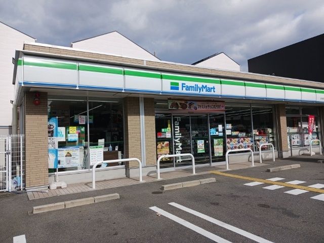 コンビニ　ファミリーマート 吉祥院東前田（コンビニ）まで100m