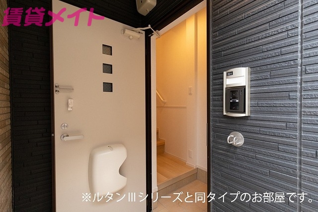 玄関　同型タイプ写真