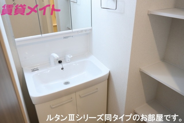 洗面設備　同型タイプ写真