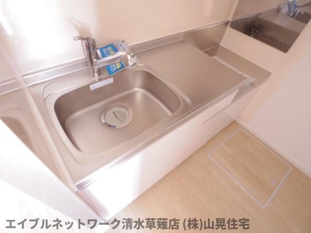 キッチン　コンパクトなキッチンで掃除もラクラク