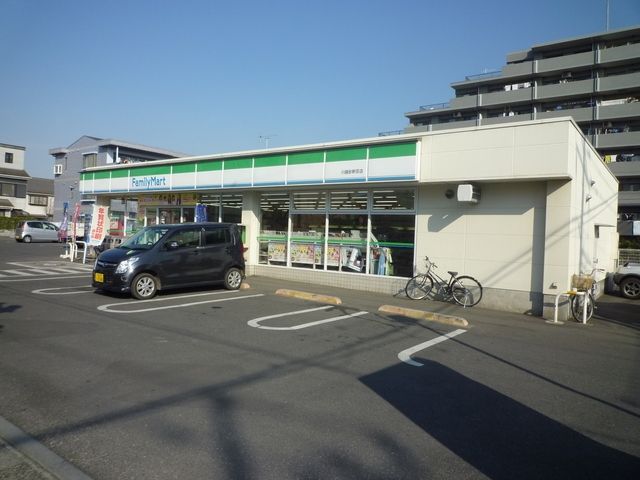 コンビニ　ファミリーマート（コンビニ）まで5m