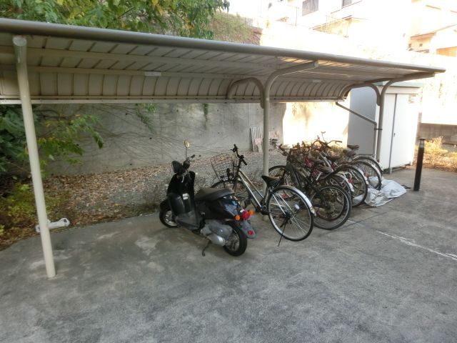 その他共有部分　屋根付きの駐輪場