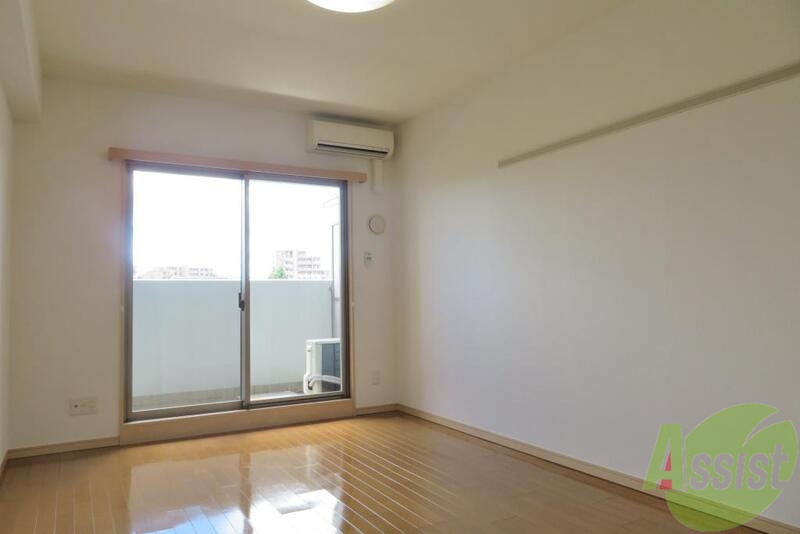 居室・リビング　８．７帖のひろめのお部屋です。広いところに引っ越したい方へ。
