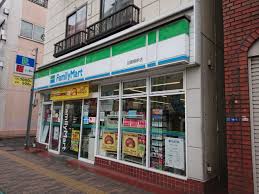 コンビニ　ファミリーマート加藤根岸店（コンビニ）まで243m