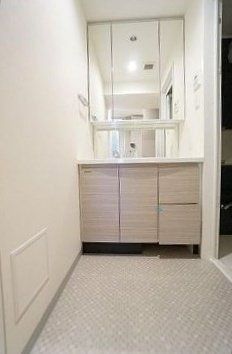 洗面設備　写真は同マンション別号室のものとなります。