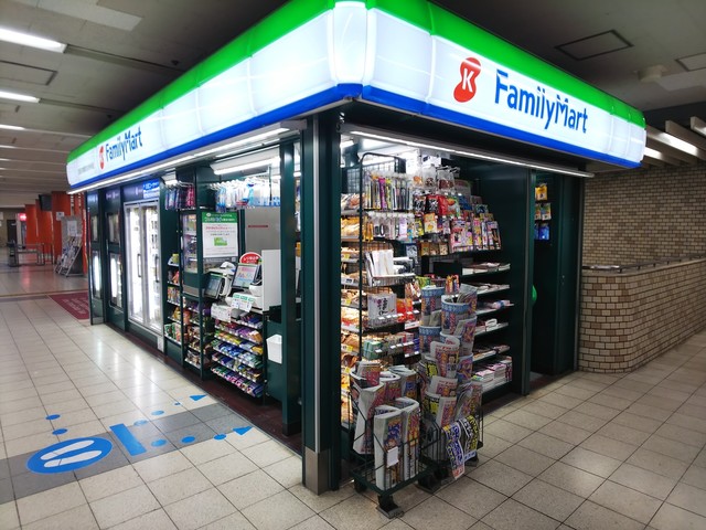 コンビニ　ファミリーマート 近鉄日本橋駅改札内中央店（コンビニ）まで395m