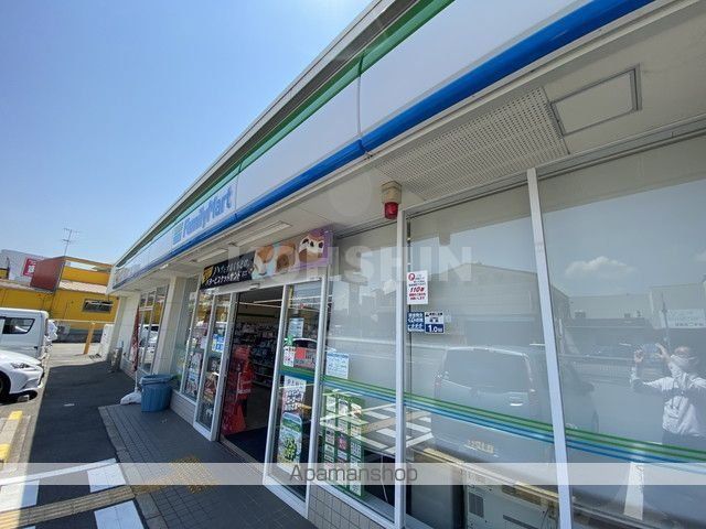 コンビニ　ファミリーマート（コンビニ）まで802m