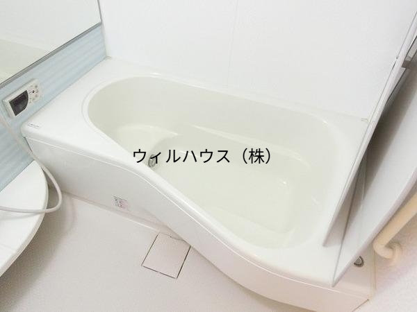 バス・シャワールーム　浴室乾燥機、追い焚き機能付きバス！