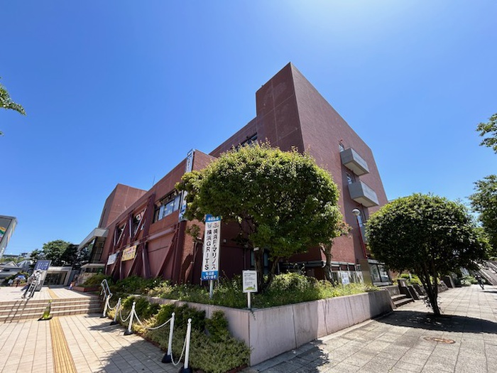 役所　横浜市港北区役所（役所）まで444m