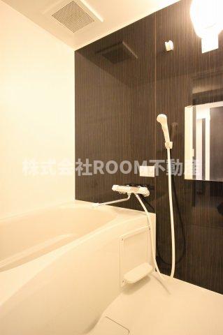 バス・シャワールーム　コンパクトで使いやすいお風呂です