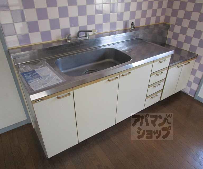 キッチン　２０１号室の写真です。