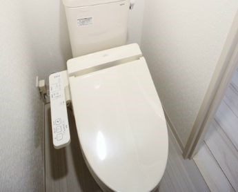 トイレ　バストイレ別！温水洗浄便座