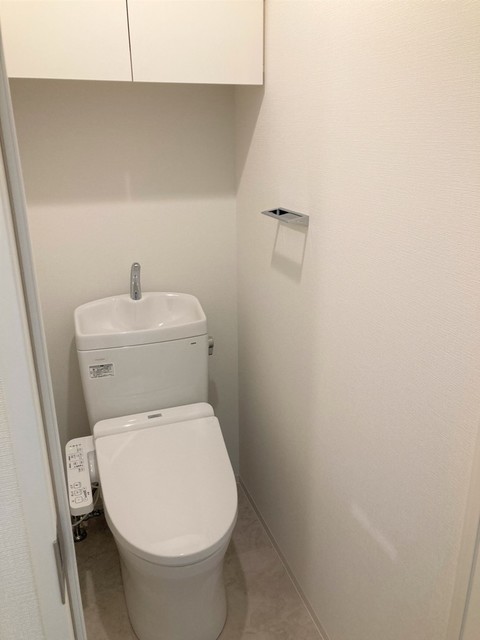 トイレ　※写真は同タイプ住戸です。