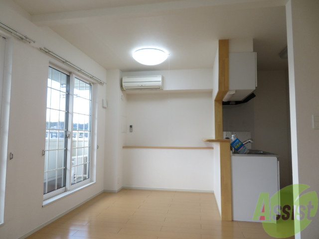 居室・リビング　陽の光が差し込む明るいお部屋は気持がいいですね～
