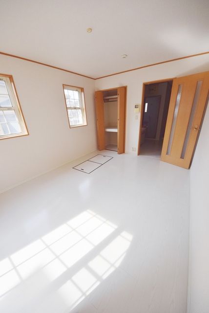 その他部屋・スペース　★明るい色合いのフローリング★