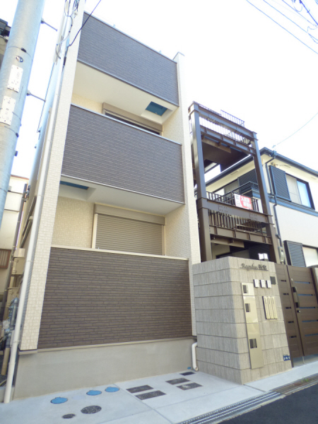 建物外観　ワンフロア１戸で開放感のある築浅