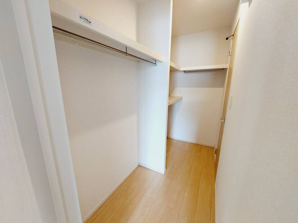収納　ウォークスルークローゼット