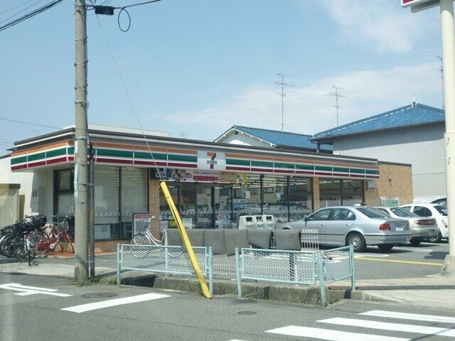 コンビニ　セブンイレブン西宮小曽根町2丁目店（コンビニ）まで517m