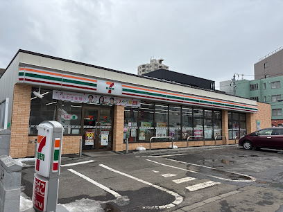 コンビニ　セブンイレブン札幌宮の森1条店（コンビニ）まで271m