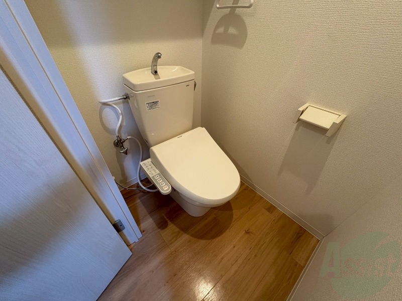トイレ　こちらはトイレです。清潔感があり、安心して使用できます。