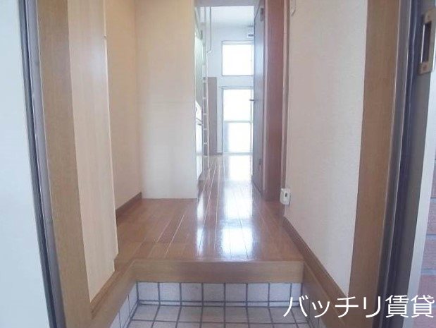 玄関　別号室写真の為、現状を優先いたします