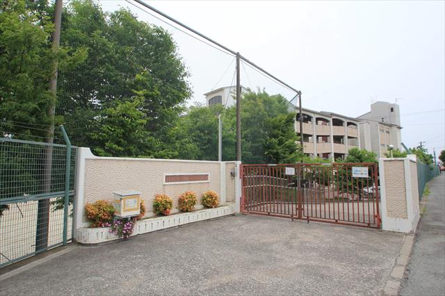 中学校　第十八中学校（中学校）まで520m