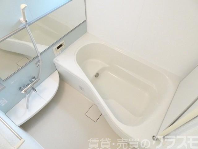 バス・シャワールーム　浴室乾燥機＆追焚機能付き広々バスルーム♪