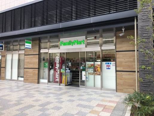 コンビニ　ファミリーマートソコラ塚口店（コンビニ）まで114m