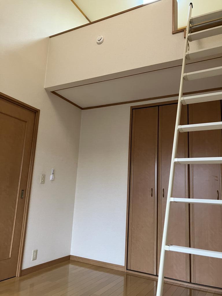 その他部屋・スペース　洋室６帖にロフト３帖つき（入居中の為、入居前写真）
