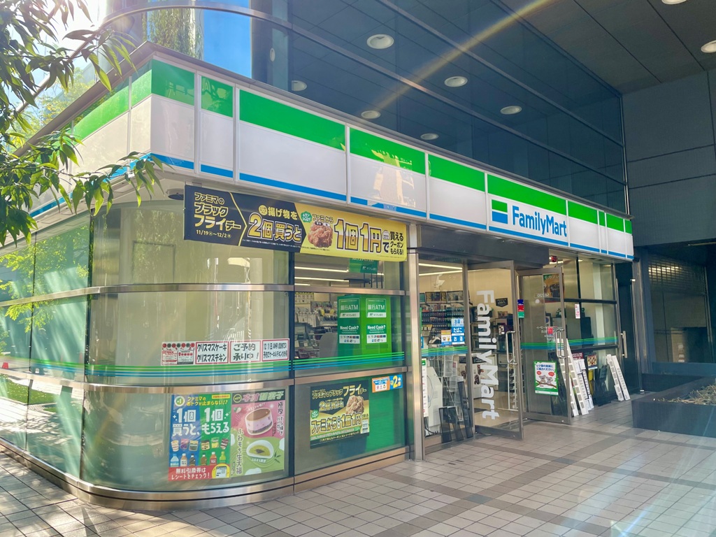 コンビニ　ファミリーマート芝二丁目店（コンビニ）まで226m