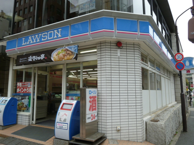 コンビニ　ローソン港赤坂九丁目店（コンビニ）まで215m