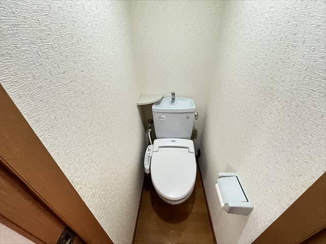 トイレ　温水洗浄便座