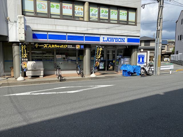 コンビニ　ローソン佐堂町3丁目店（コンビニ）まで590m