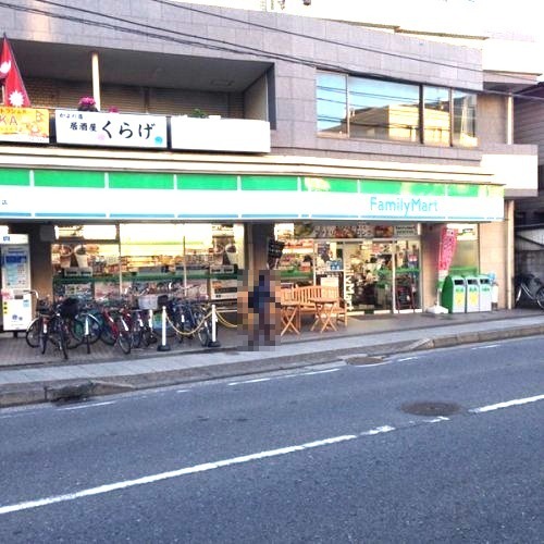 コンビニ　ファミリーマート松山釜利谷店（コンビニ）まで378m