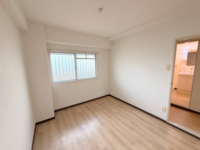居室・リビング　落ち着いた雰囲気のこのお部屋でゆっくりお休みください。
