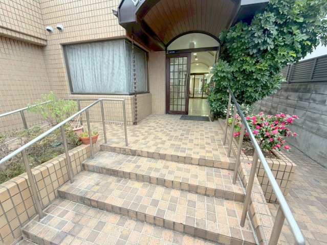 エントランス　綺麗なエントランスです。