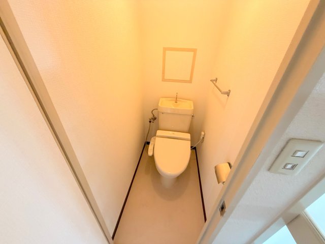 トイレ　清潔感のあるトイレは、誰もがリラックスできる空間です。