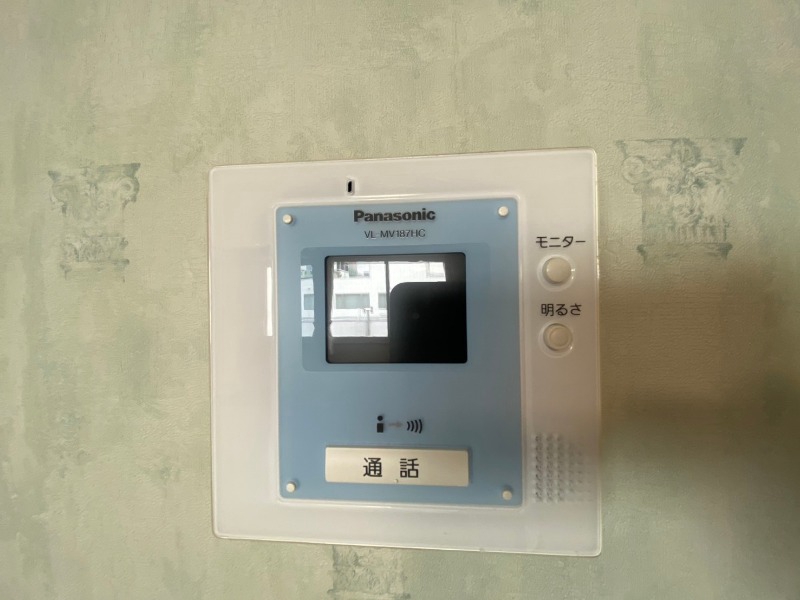 セキュリティ　ＴＶモニター付インターホンです。来客者の顔が見えるので安心！