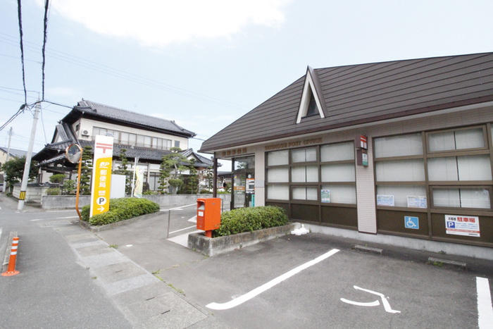 郵便局　館腰郵便局（郵便局）まで220m