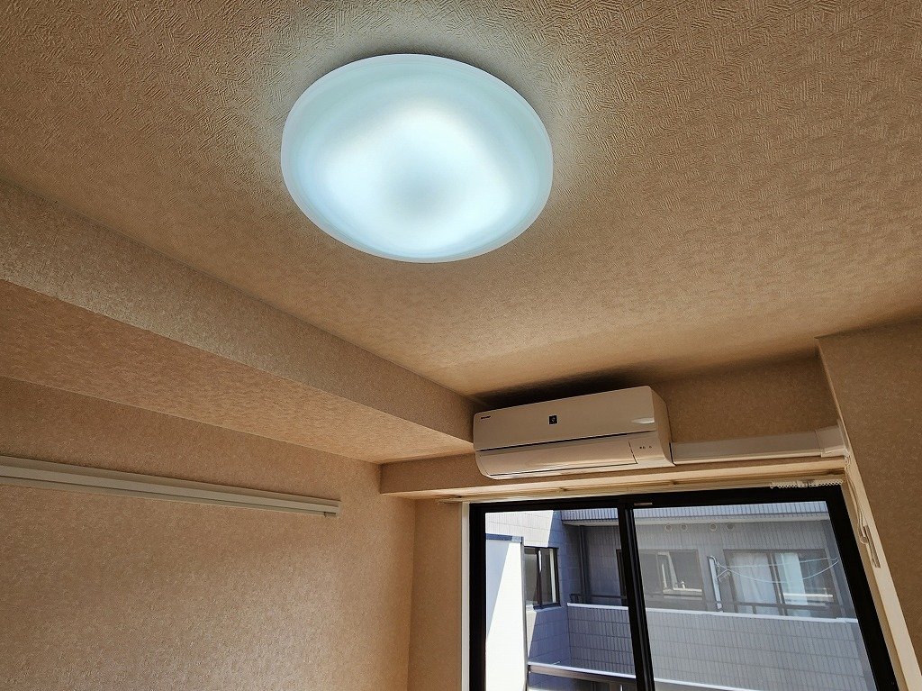 洗面設備　照明器具付き